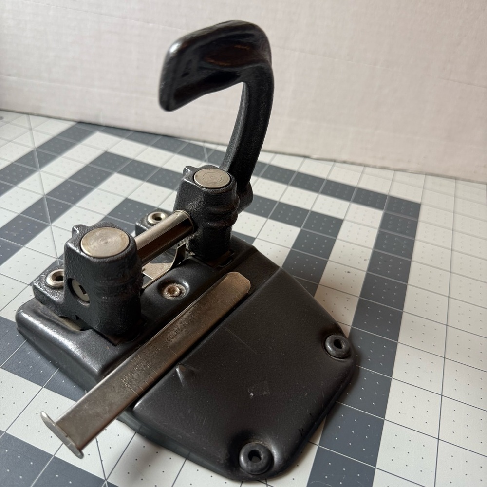 Master Products 2-Hole Paper Punch Model 3275 Heavy Duty Vintage